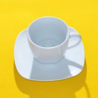 Kaffeetassen mit Untertassen